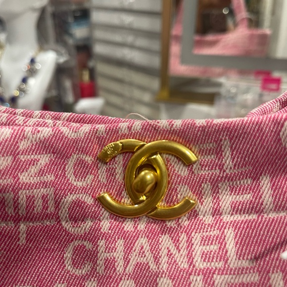 Chanel Pink Logo Tote with Gold Accents - Picture 2 of 13